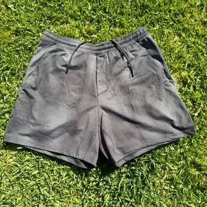 Lululemon pace breaker short LTD